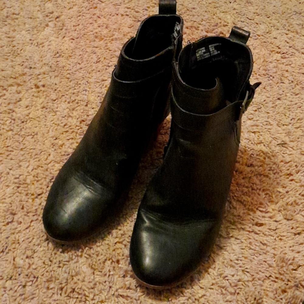 Heeled boots